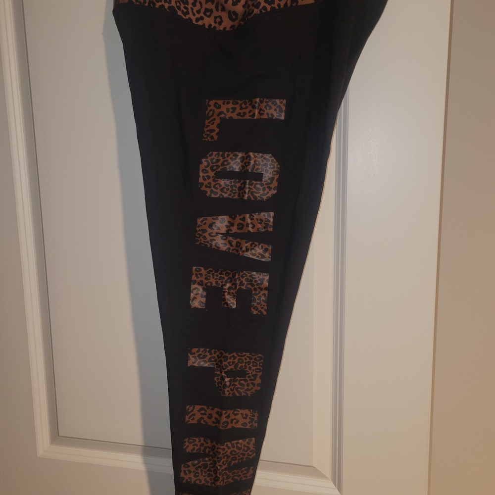 PINK Victoria's Secret Black and Leopard Print Leggings